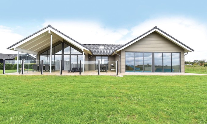 Tørresø House | Beautiful home in Otterup with sauna