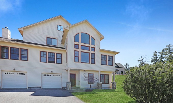 Thornton House | Beautiful home in Owl’s Nest close to ski resorts