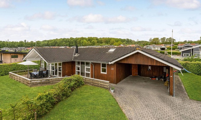 Grønninghoved Strand House | Beautiful home in Sjølund with WiFi