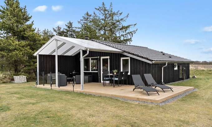 Skjern House | Beautiful home in Skjern with kitchen