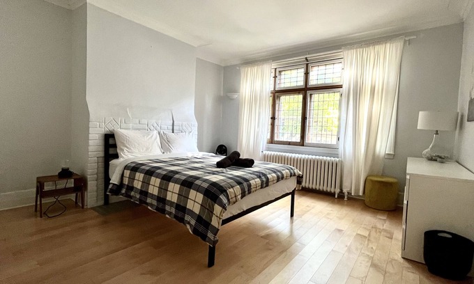 Monkland Village House | Beautiful Home In The Heart Of NDG