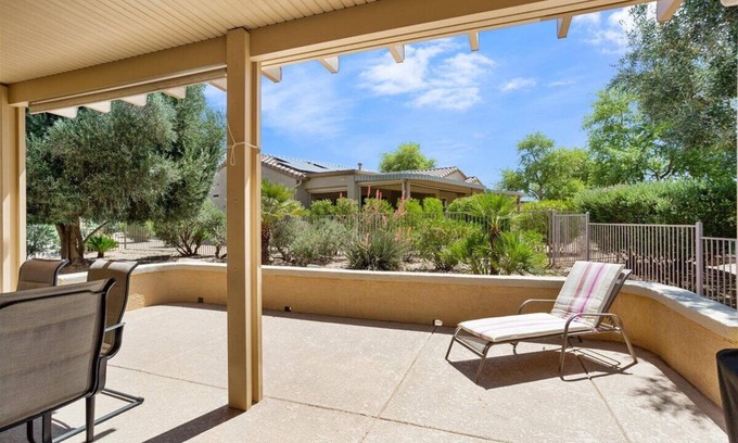 Surprise House | BEAUTIFUL HOME IN "THE GRAND" PREVIOUSLY CALLED SUN CITY GRAND! SNOWBIRDS