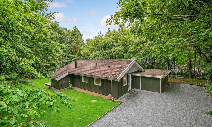 Arrild Ferieby House | Beautiful home in Toftlund with WiFi