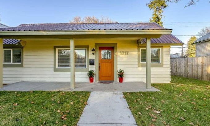 Coeur d'Alene House | Beautiful Home located on the main road in resort town Coeur d' Alene