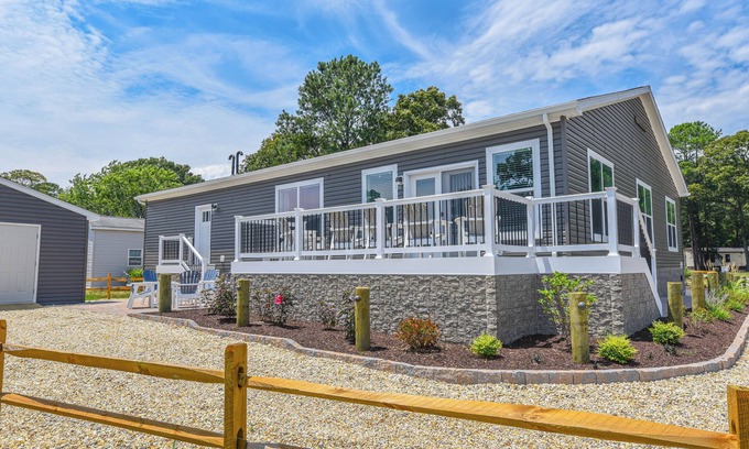 Long Neck House | Beautiful home - marina, beach, pools, family, pets!