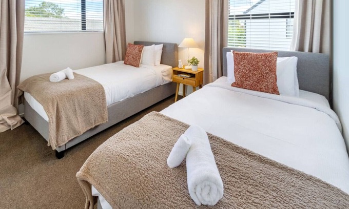 Christchurch House | Beautiful home Near CBD Pet Friendly with Carpark