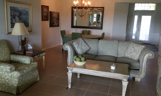 Immokalee House | Beautiful Home on Golf Course with Golf Perks and more!