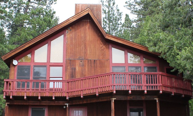 East Shore House | Beautiful Home on the Water at Lake Almanor