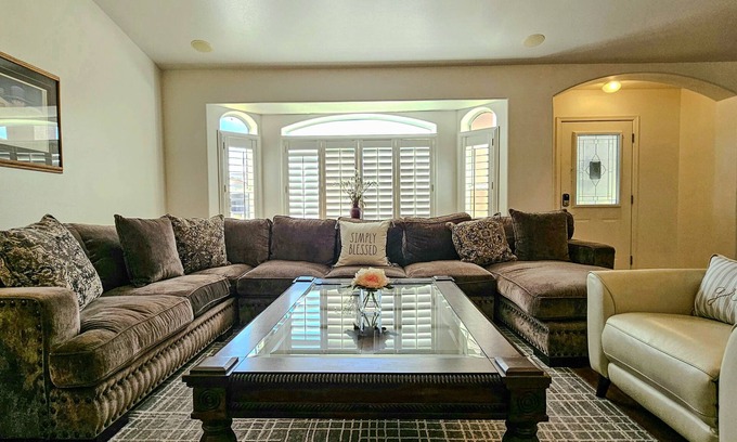 Kingman House | Beautiful home. Perfect for traveling business guests and families.