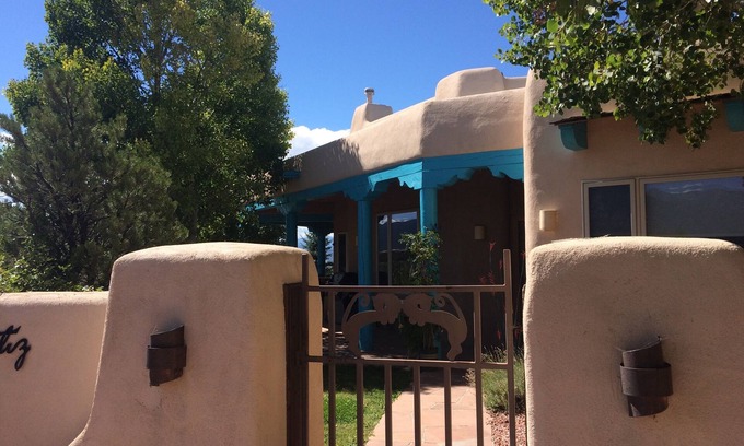 El Prado House | Beautiful Home, Spectacular Views, Close To Taos Center And Ski Valley, Hot Tub