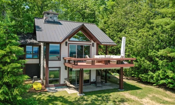 Higgins Lake House | Beautiful Home w/2 fireplaces, Deck, and 75ft of Private Higgins Lake Frontage