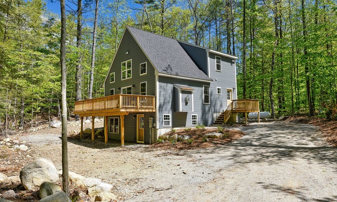 Eidelweiss Village House | Beautiful Home W/ 3 Night Min. Central Air Conditioning & Private Fire Pit