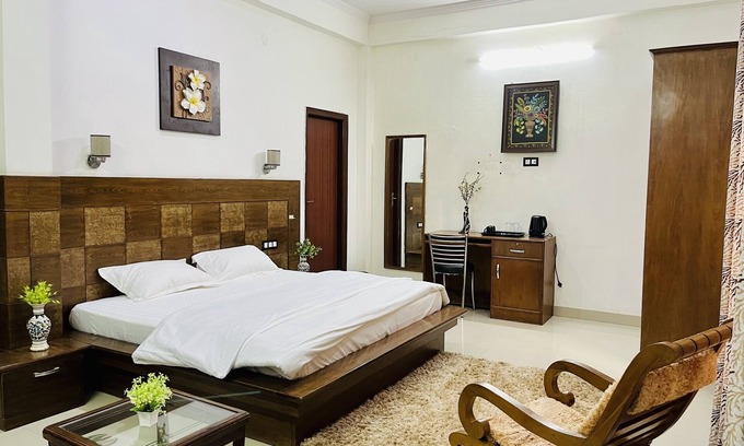 Taj Ganj Bed & Breakfast | Beautiful Homestay with nature all around. —5 min from Taj Mahal