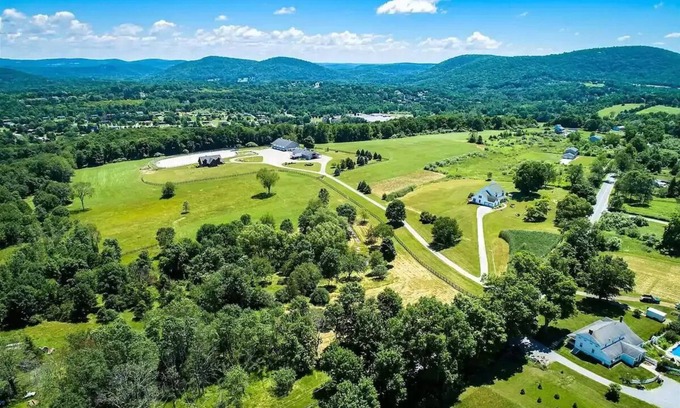 Town of Dover House | Beautiful Horse Farm