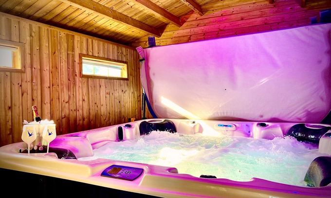 Lytham St. Anne's Apartment | Beautiful Hot Tub Suite in Lytham St Annes