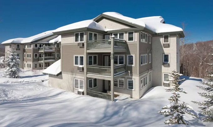 Jeffersonville Condo | Beautiful hotel in Vermont Smugglers Notch 2BD near Disc Golf Center