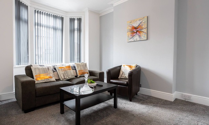 Cheadle House | Beautiful house in Cheadle, 7 mins from Manchester airport.