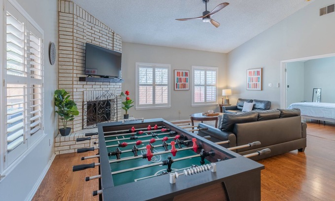North San Antonio - SAT House | Beautiful House in a peaceful neighborhood w\ Patio, Yard, BBQ and POOL
