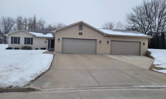 Oshkosh House | Beautiful house located 5 minutes drive to EAA AIRVENTUE