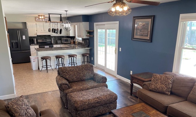 Saint Marys  Allen County House | Beautiful House Minutes from Lutheran Hospital!