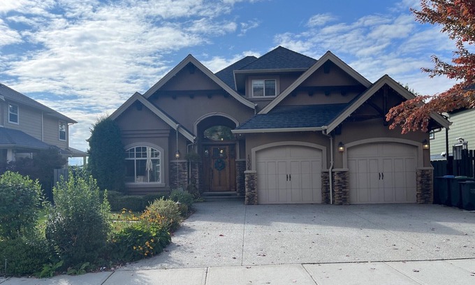 Black Mountain House | Beautiful House perfect for multi-family vacationers. Pool/Hot-Tub!