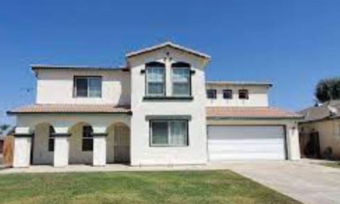 Pumpkin Center House | Beautiful House with a Pool/with a Master BDR upstair and Downstair.