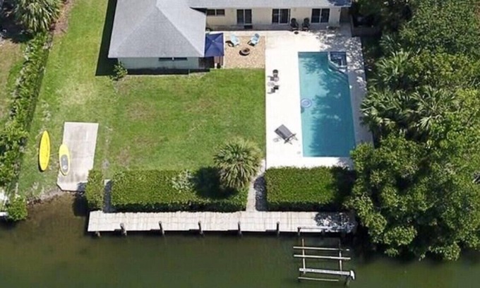 Vero Beach Cottage | Beautiful House with Boat Dock and Boat Ramp. Walk to the Beach and restaurants
