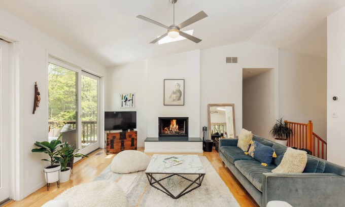 Saugerties House | Beautiful Hudson Valley Woodland Retreat with Swimming Pool. Pets welcome.