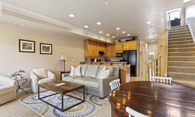 Ogden Condo | Beautiful Huntsville Vacation Rental 10 Mins from Snowbasin LS40