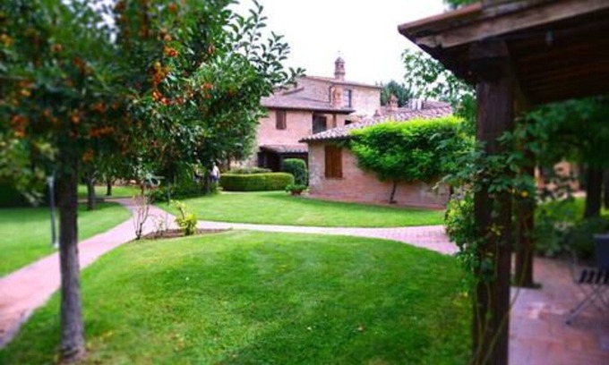 Castiglione del Lago Apartment | Beautiful apartment for 6 people with WIFI, pool, A/C, TV, veranda and parking