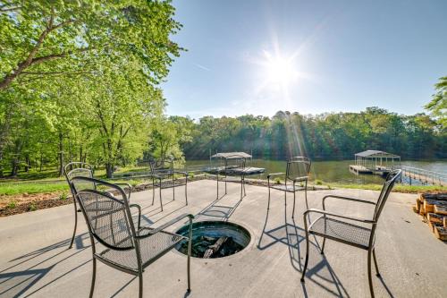New Concord House | Beautiful Kentucky Lake Getaway with Dock and Deck!