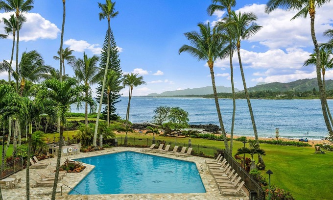 Wailua Condo | Beautiful Lae Nani - Oceanfront 2 bedroom 2 bath condo with AC