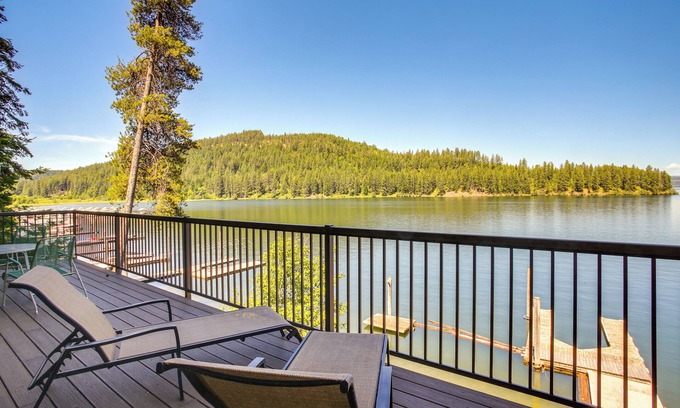 Worley Cabin | Beautiful Lake Coeur d'Alene Retreat: Deck & View!