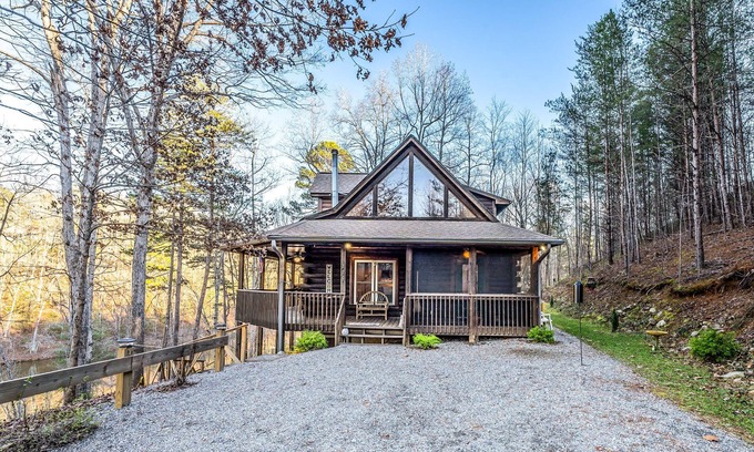 Mill Spring House | Beautiful Lake Front Log Cabin with Dock