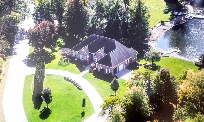 Milford House | Beautiful lake front home on Lake Camelot.
