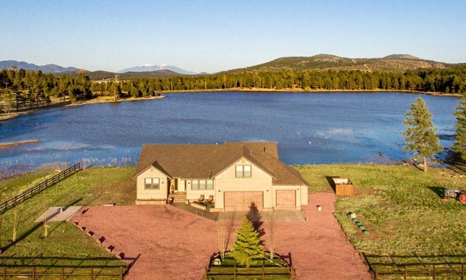 Williams House | Beautiful Lake Front Property, near Golf, Downtown Williams & Grand Canyon