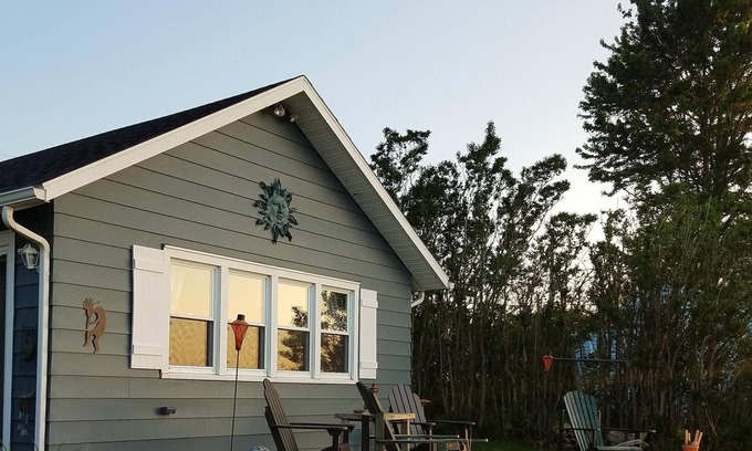 Town of Yates Cottage | Beautiful Lake Front Cottage, 45 Min.To Niagara Falls Near Wineries, Breweries..