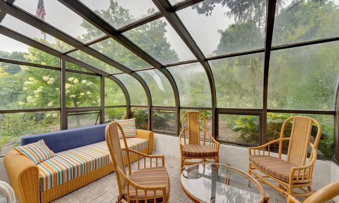 Como House | Beautiful Lake Geneva Home ~ 3 Mi to Riviera Beach