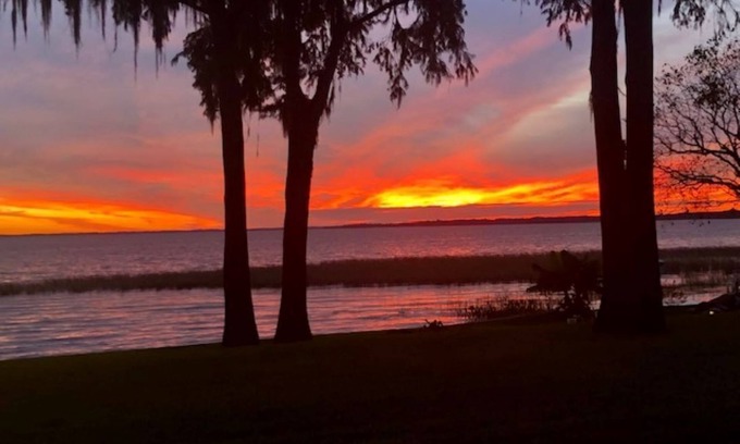 Leesburg House | Beautiful Lake Harris sunsets and wildlife on the property! Enjoy gentle breeze