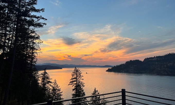 Coeur d'Alene Cottage | Beautiful Lake Home with Breathtaking Views!
