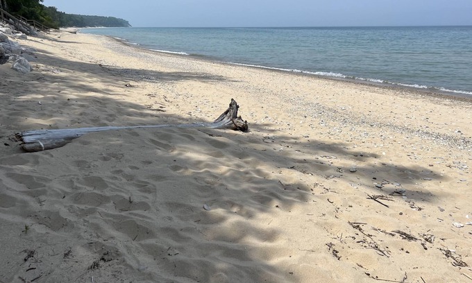 Leland House | Beautiful Lake Michigan lakefront private beach 3BR/2.5BA sleeps 10