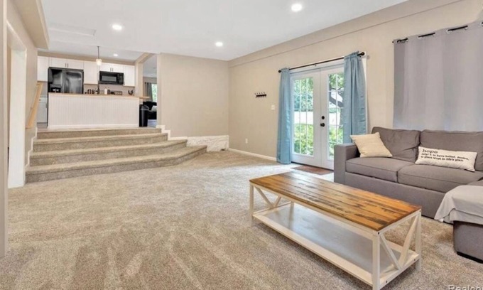 Columbiaville House | Beautiful Lake Town Retreat