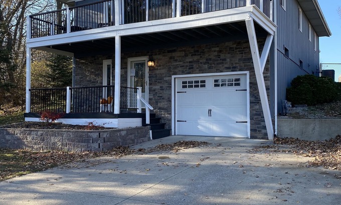 Coldwater House | Beautiful Lake View IYopawa Island Home. Backs up to Golf Course
