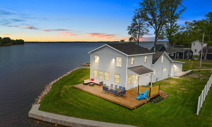 Cadillac House | Beautiful Lakefront Home on Sunset Point