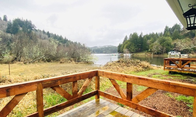 Lakeside House | BEAUTIFUL LAKEFRONT HOME with its own private boat ramp to launch your boat !