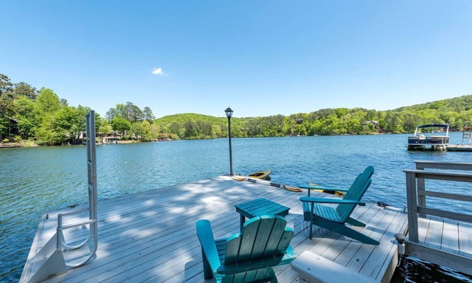 Waleska House | Beautiful Lakefront Home 60 Minutes From Atlanta