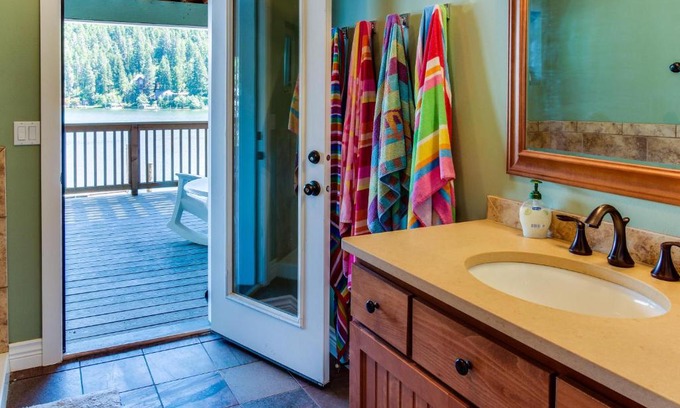 Coeur d'Alene House | Beautiful Lakefront Custom