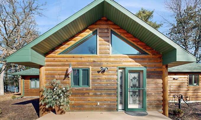 Friendship House | Beautiful lakefront log cabin with dock, firepit, washer/dryer, dog friendly
