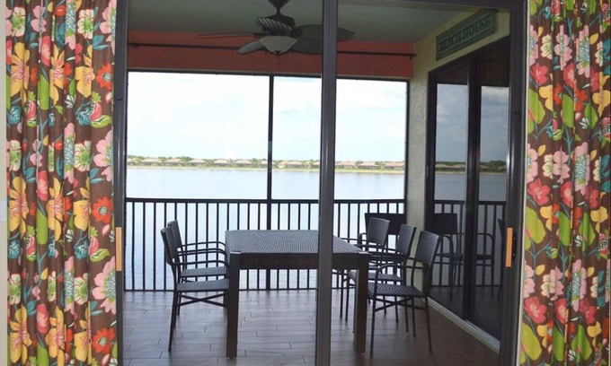 Rural Estates House | Beautiful Lakeside Coach home