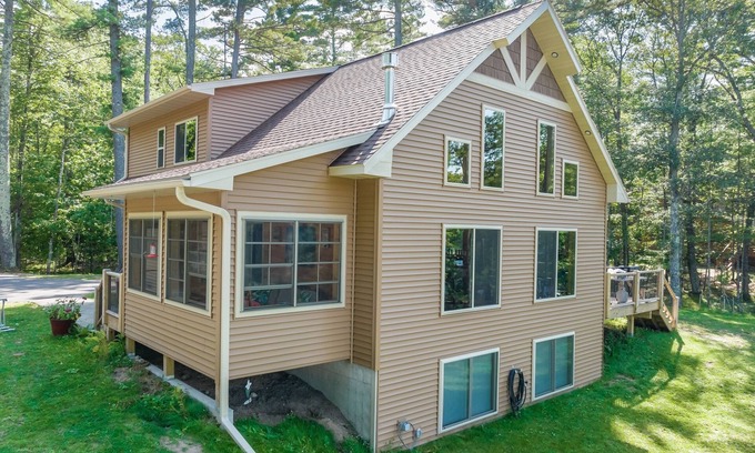 Woodruff House | Beautiful Lakeside Home